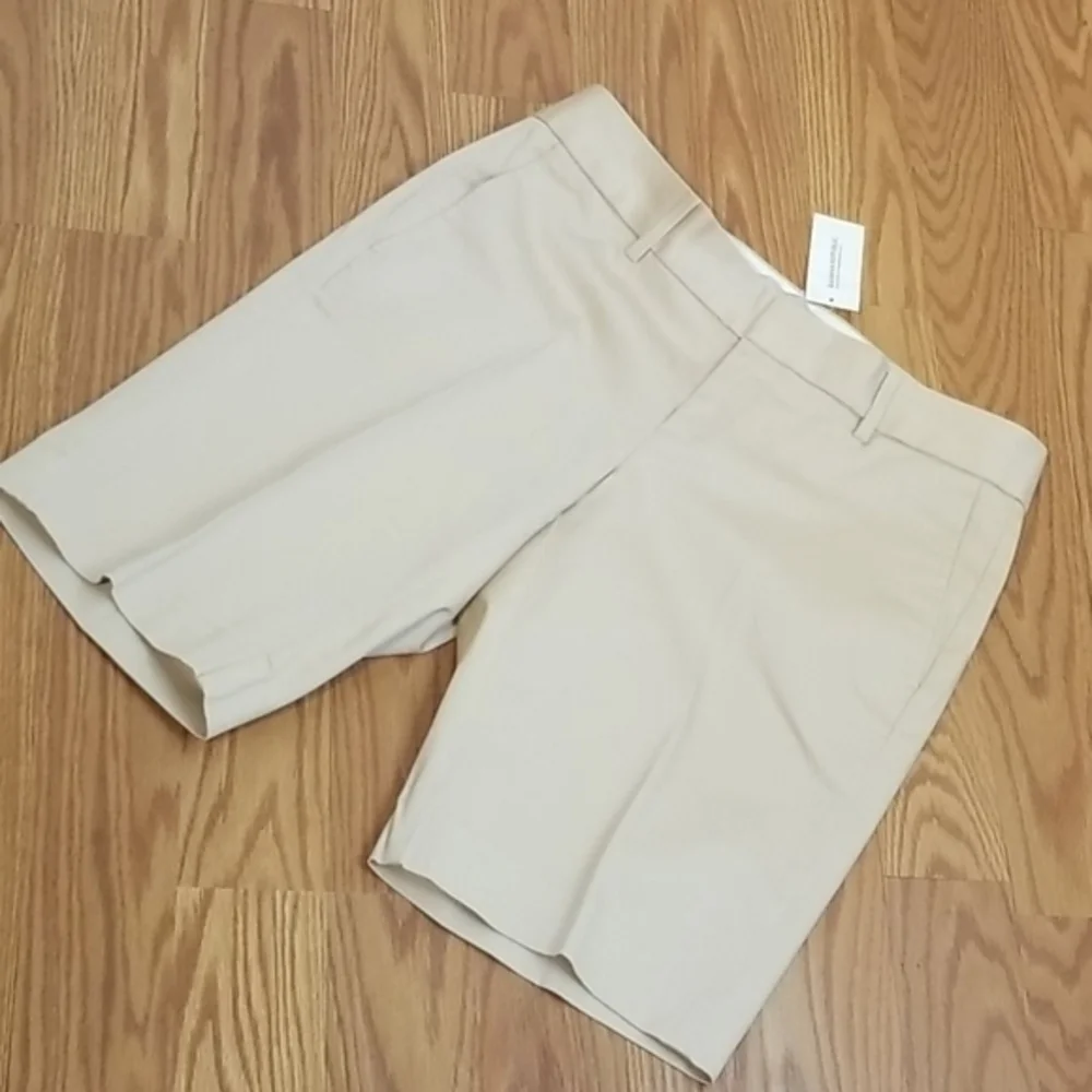 NWT banana republic shorts size 2‎